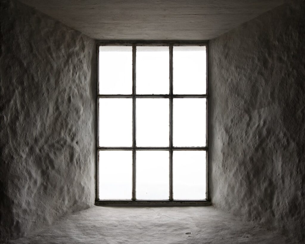 long context window LLM — photo by Michael Matloka on Unsplash